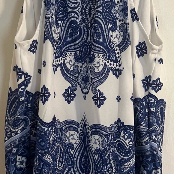 Woman’s Top - Picture 2 of 2